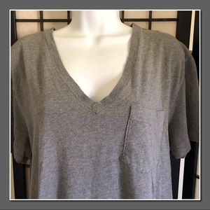 3/15🌼Men’s SZ L Gray V Neck Pocket T Shirt